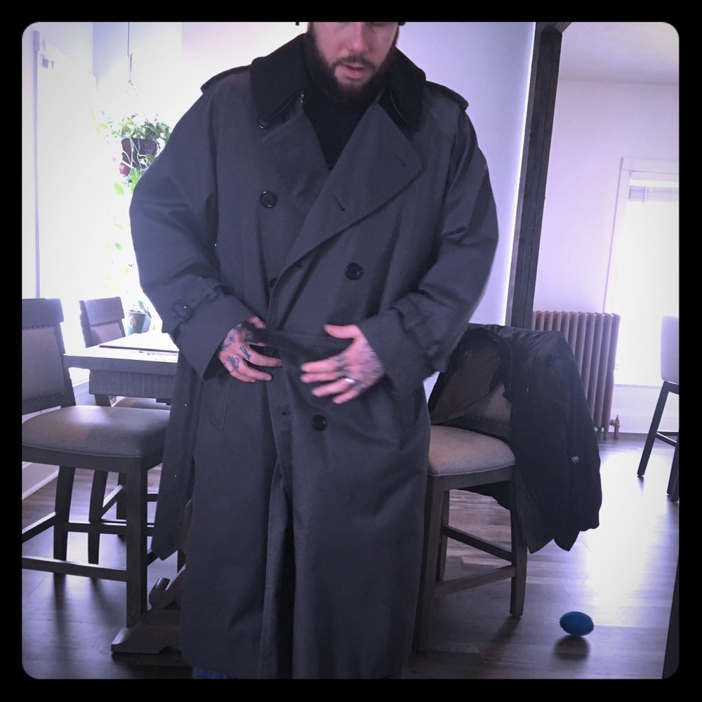 Authentic Burberry trench coat size 42 regular.